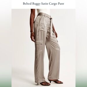 Abercrombie & Fitch Beige Belted Satin Baggy Cargo Pants Women’s Size 2